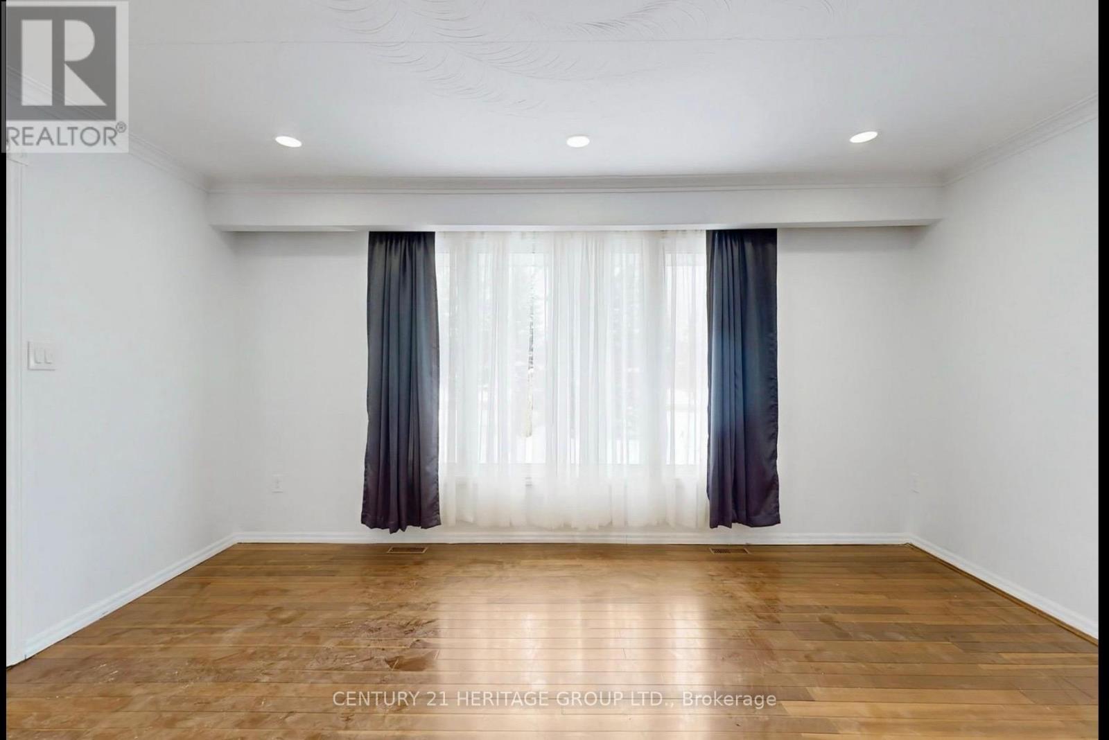 20015 BATHURST STREET, East Gwillimbury (Holland Landing) — photo 4
