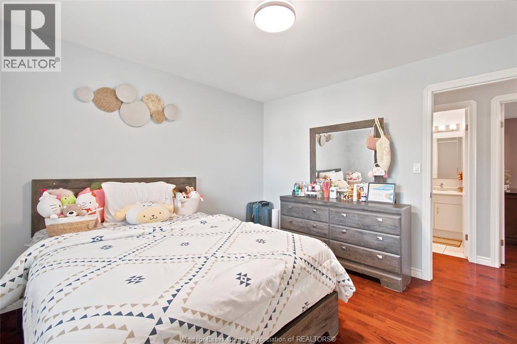 1596 MORNINGSTAR AVENUE - 23
