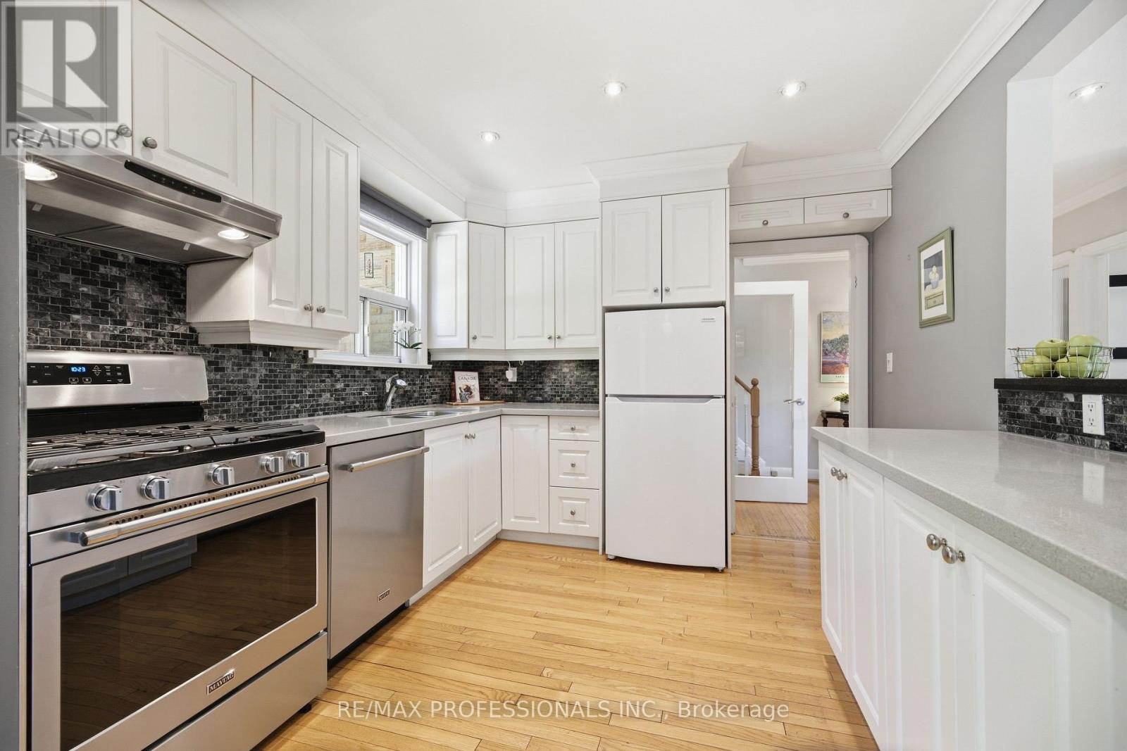 60 FERNALROY BOULEVARD - 10