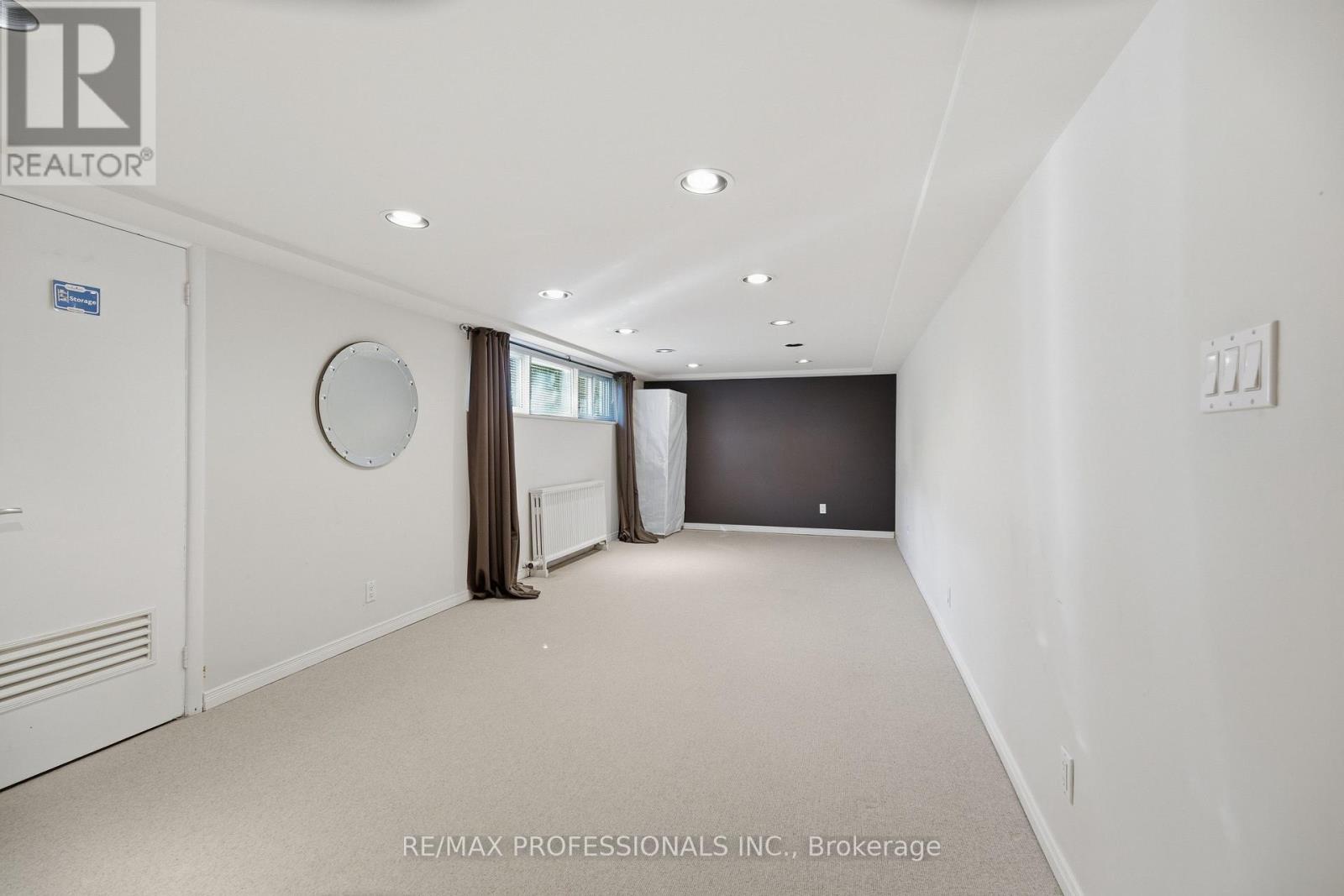 60 FERNALROY BOULEVARD - 32