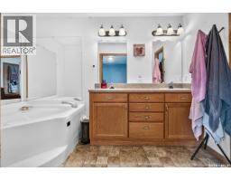 J5 1295 9th Avenue Ne, Moose Jaw, SK S6J1C5 Photo 28