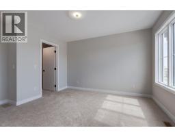 4pc Bathroom - 823 Sora Boulevard Se, Calgary, AB T3S0M1 Photo 9