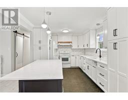 98 Rickenbacker Road thumbnail 9