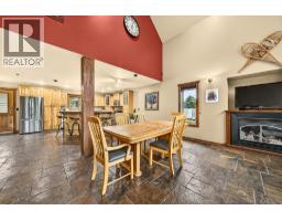 Living room - 1322 11th Avenue, Fernie, BC V0B1M0 Photo 15