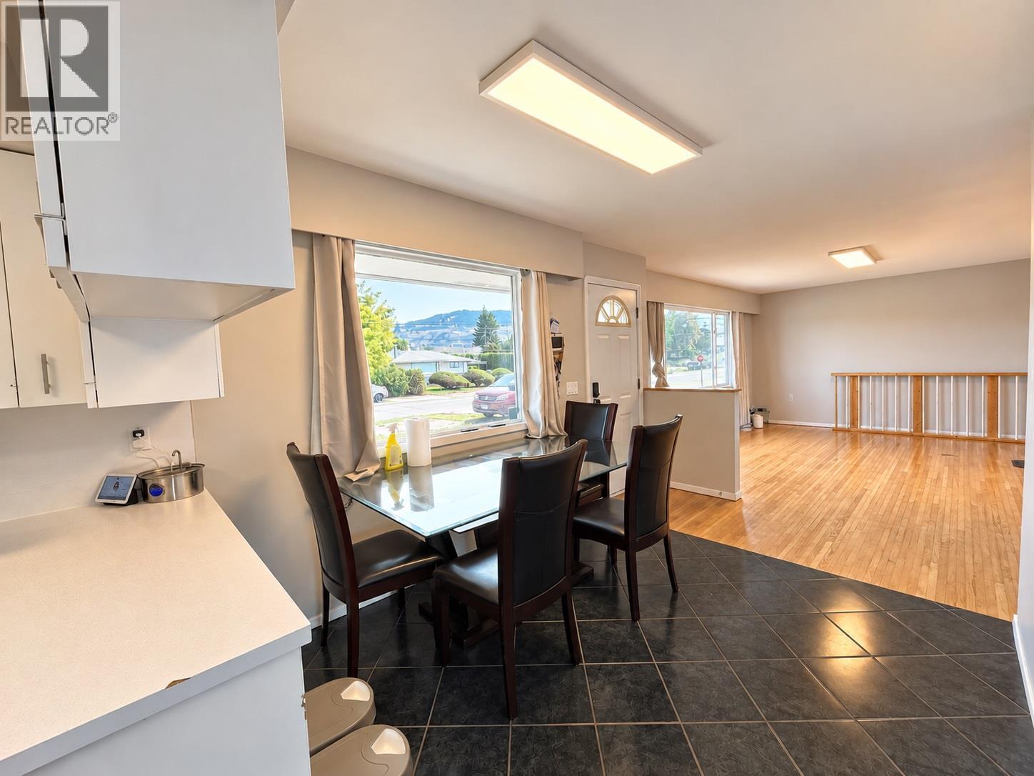 872 SELKIRK Avenue - 5