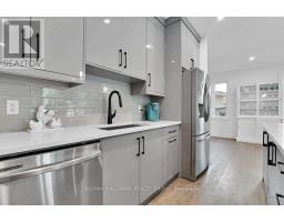 Kitchen - 581 Queen Mary Street, Ottawa, ON K1K1V9 Photo 8