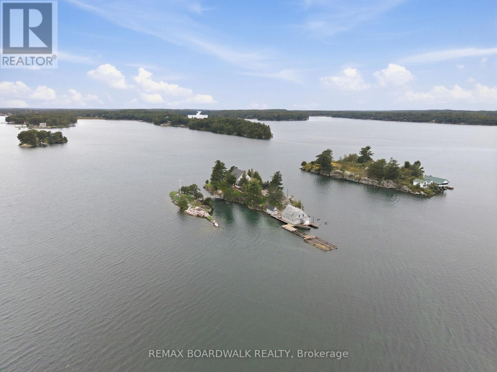 0 ZAVIKON ISLAND, Leeds and the Thousand Islands — photo 4