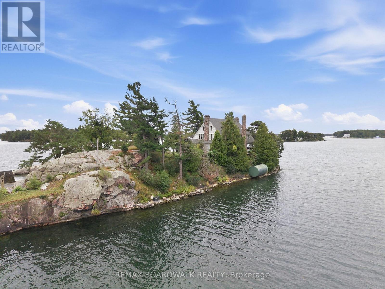 0 ZAVIKON ISLAND, Leeds and the Thousand Islands — photo 8