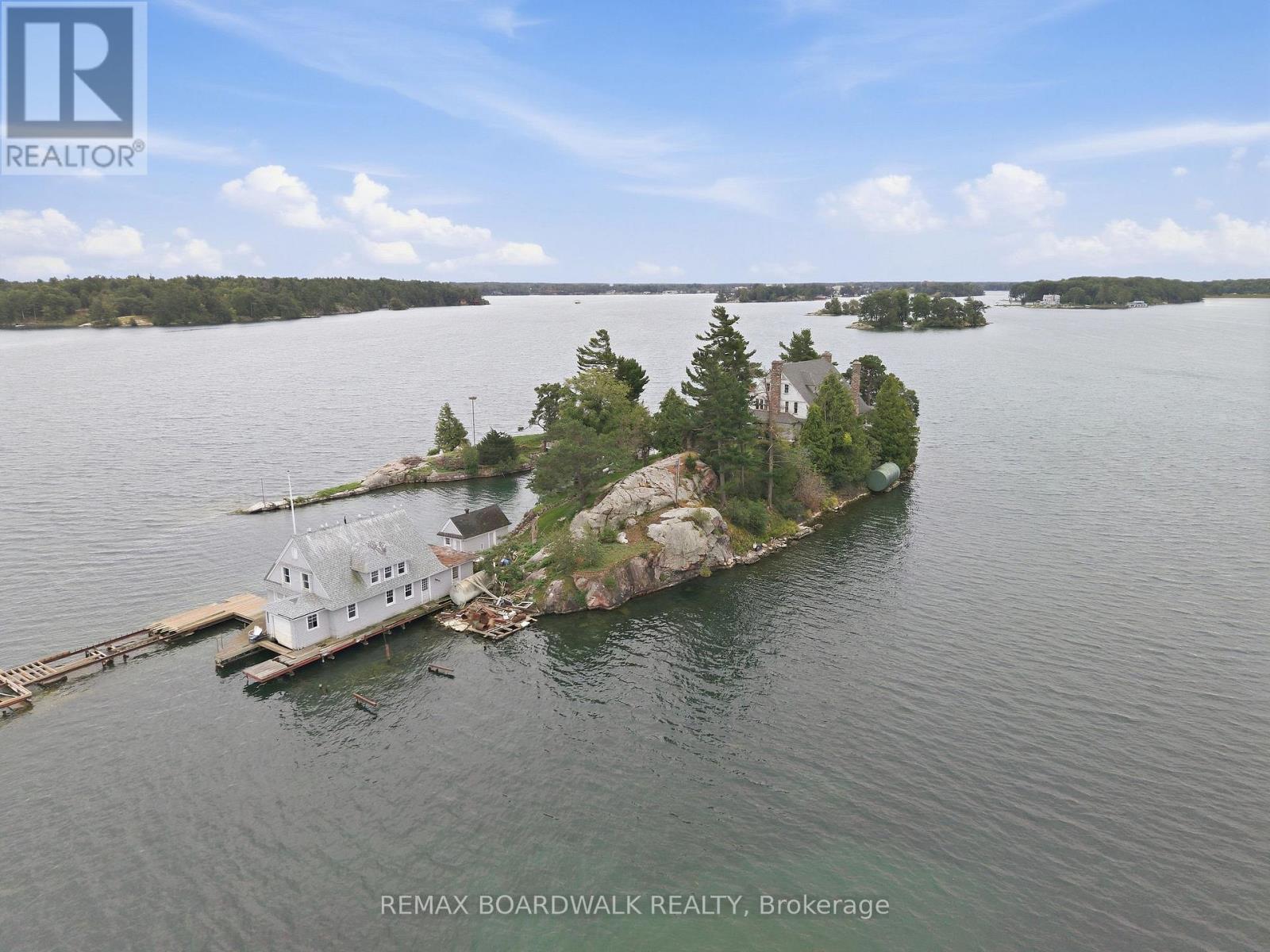 0 ZAVIKON ISLAND, Leeds and the Thousand Islands — photo 9