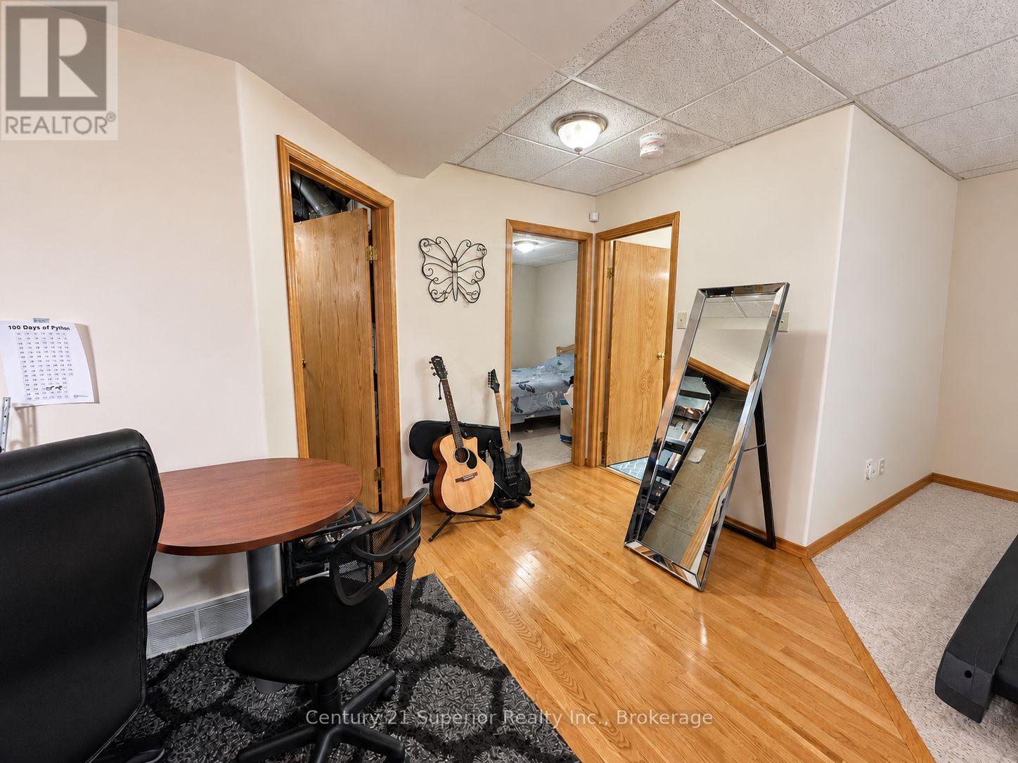 167 LYNX CRESCENT - 25