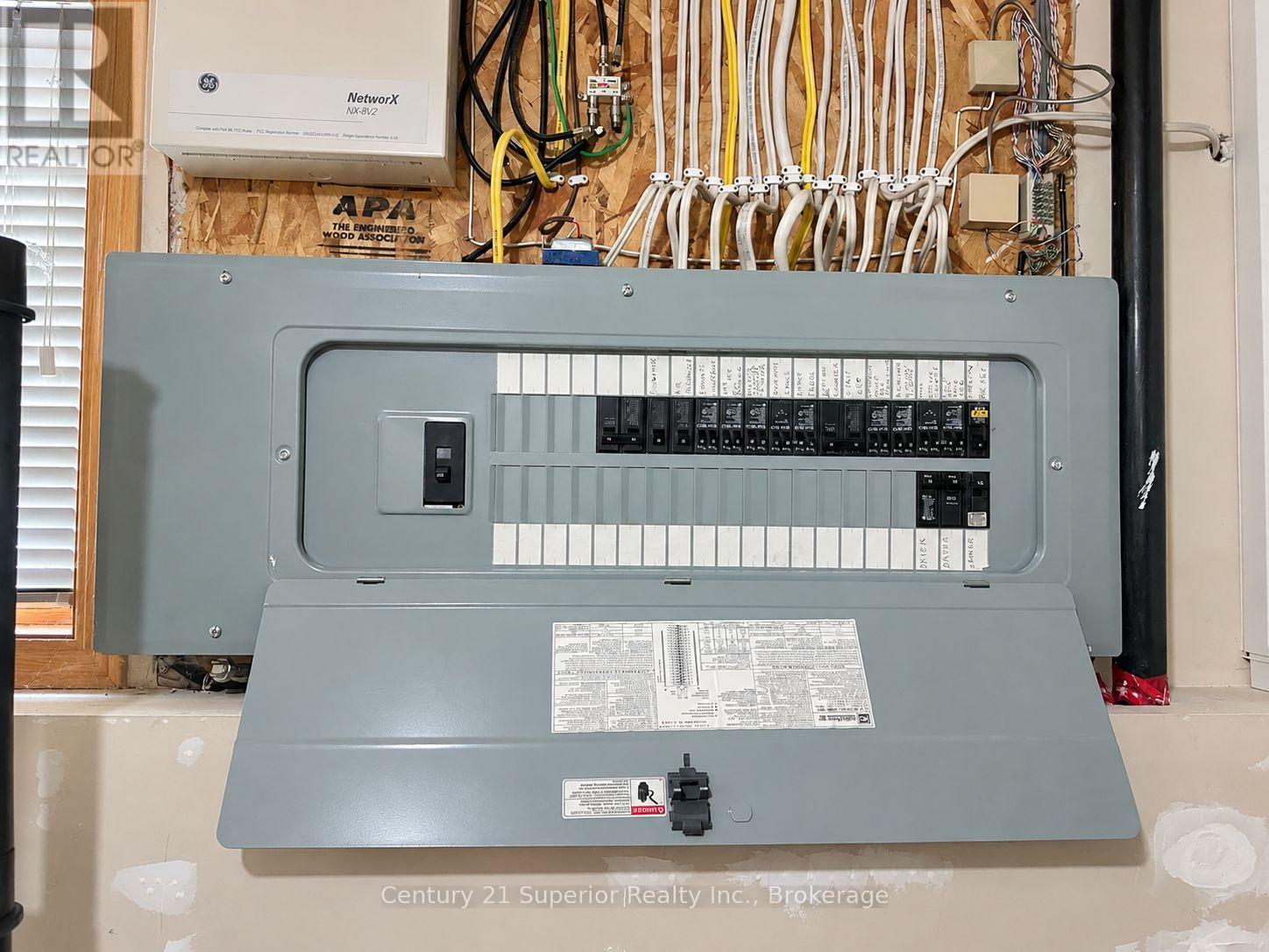 167 LYNX CRESCENT - Image 32