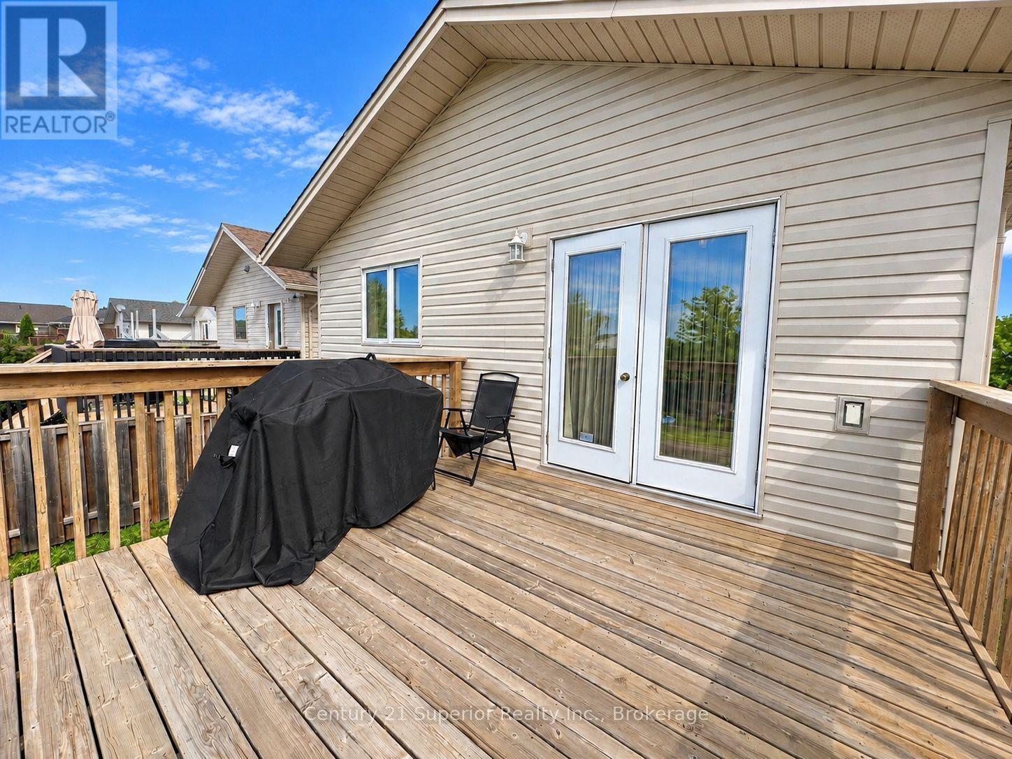 167 LYNX CRESCENT - 34