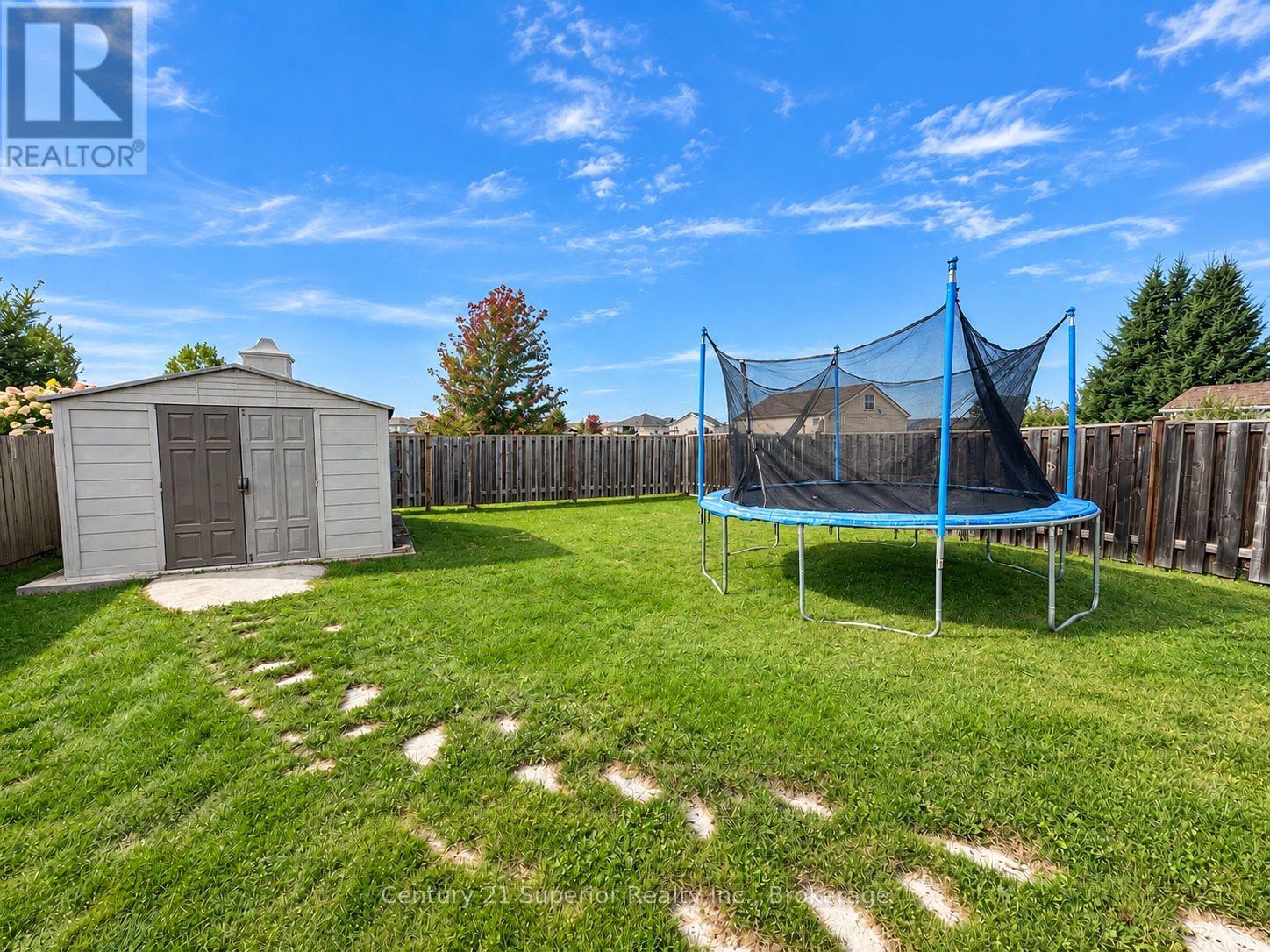 167 LYNX CRESCENT - 37