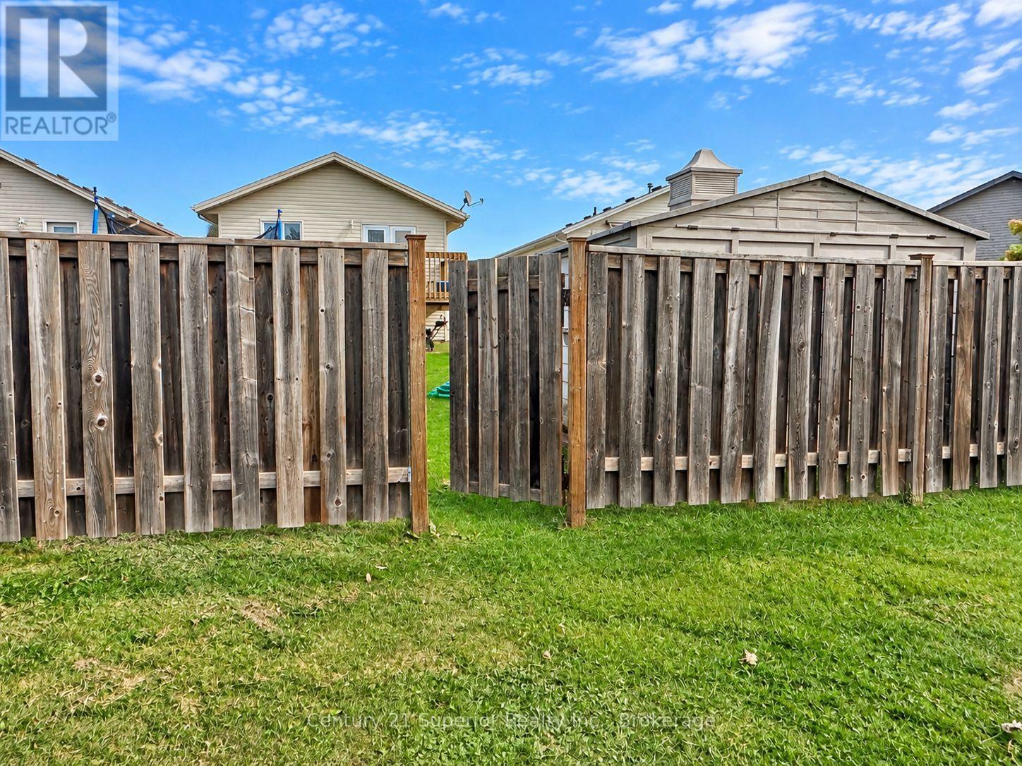 167 LYNX CRESCENT - 43
