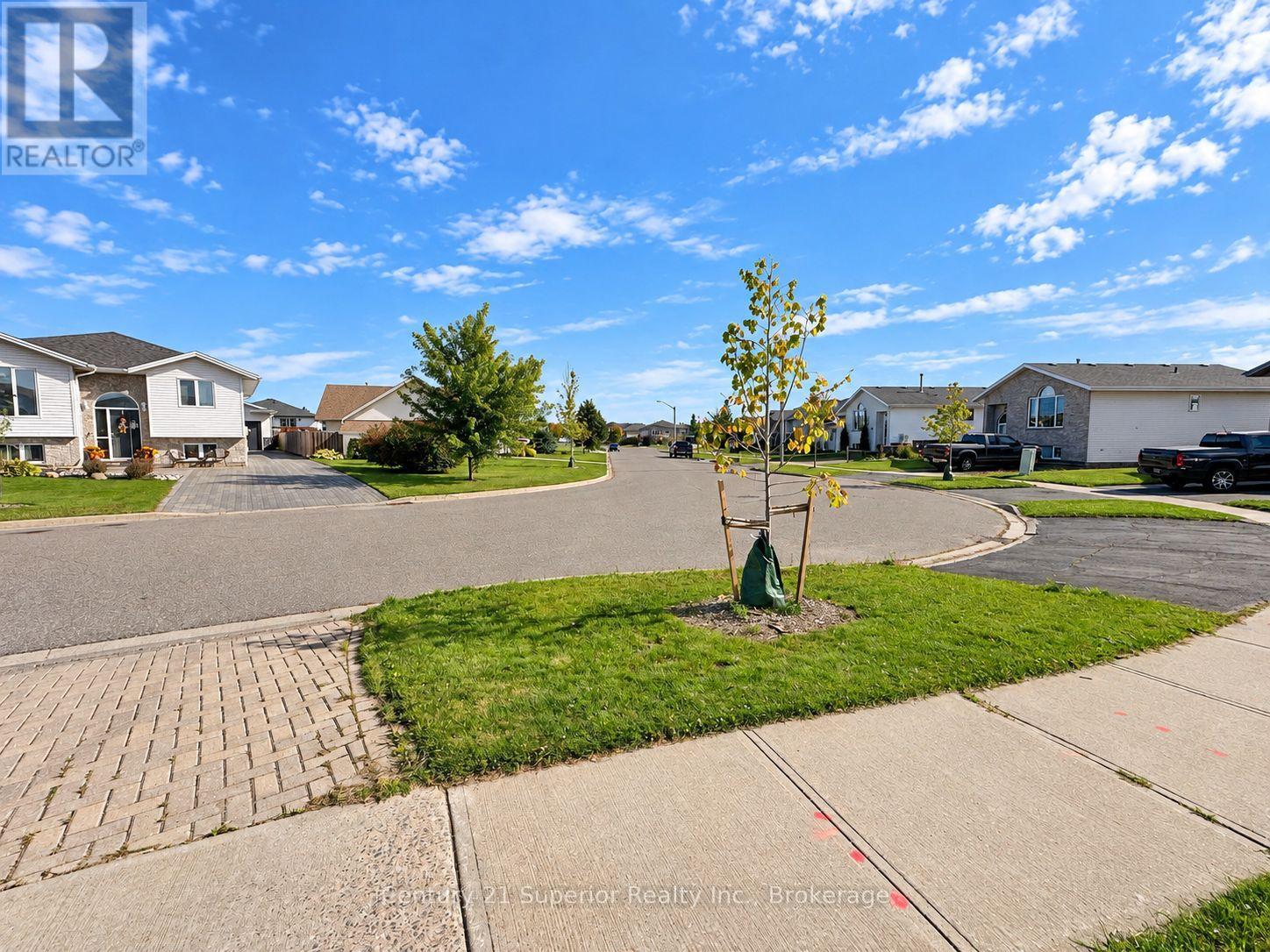 167 LYNX CRESCENT - 49