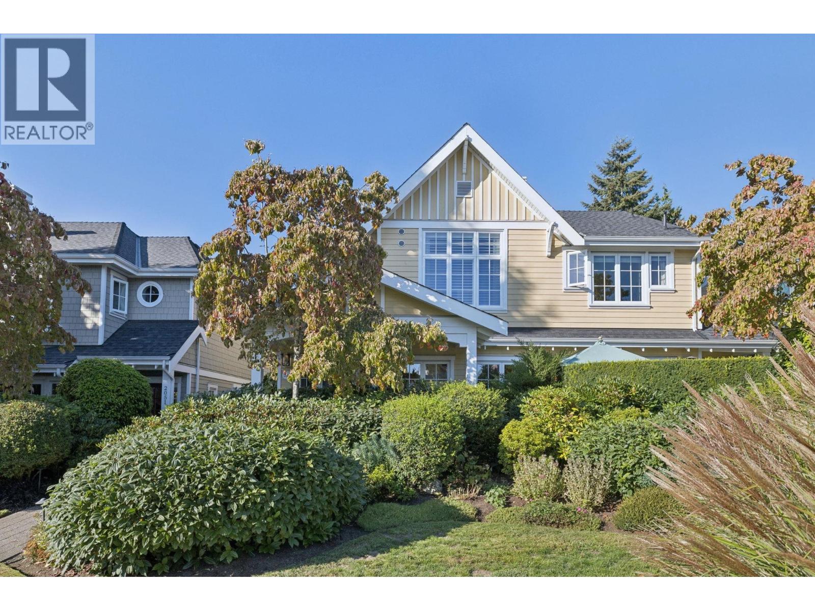 Property for sale at 2015 ESQUIMALT AVENUE