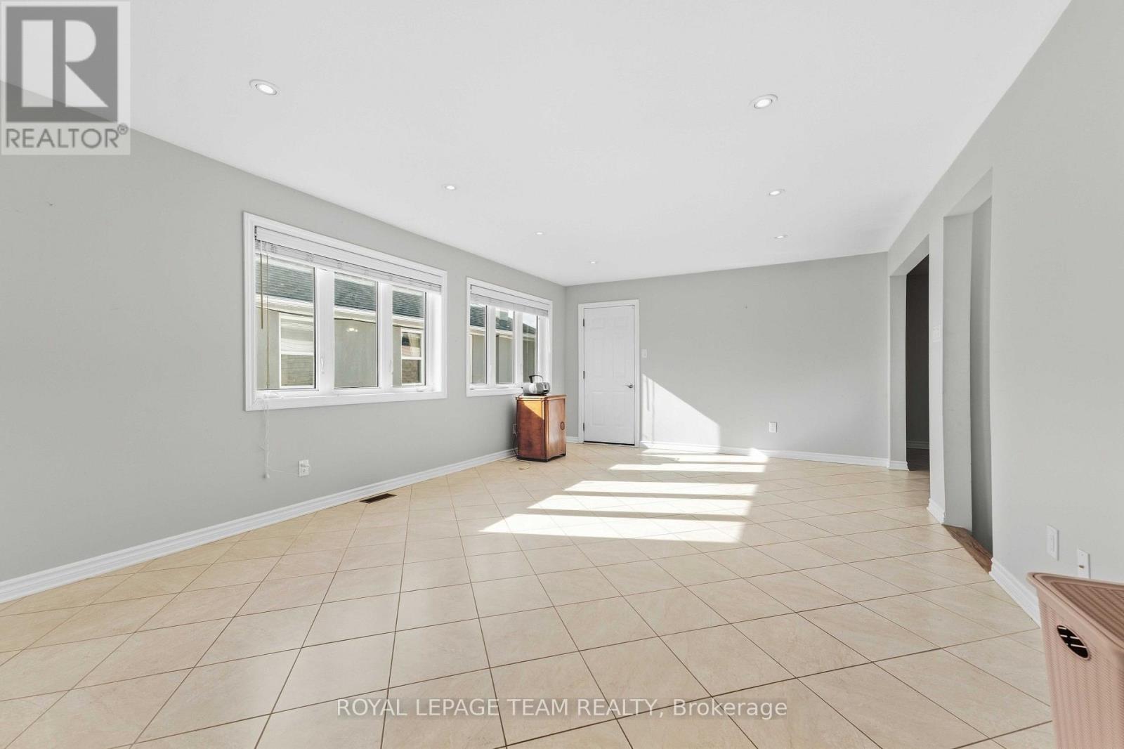 1515 VALMARIE AVENUE - 23