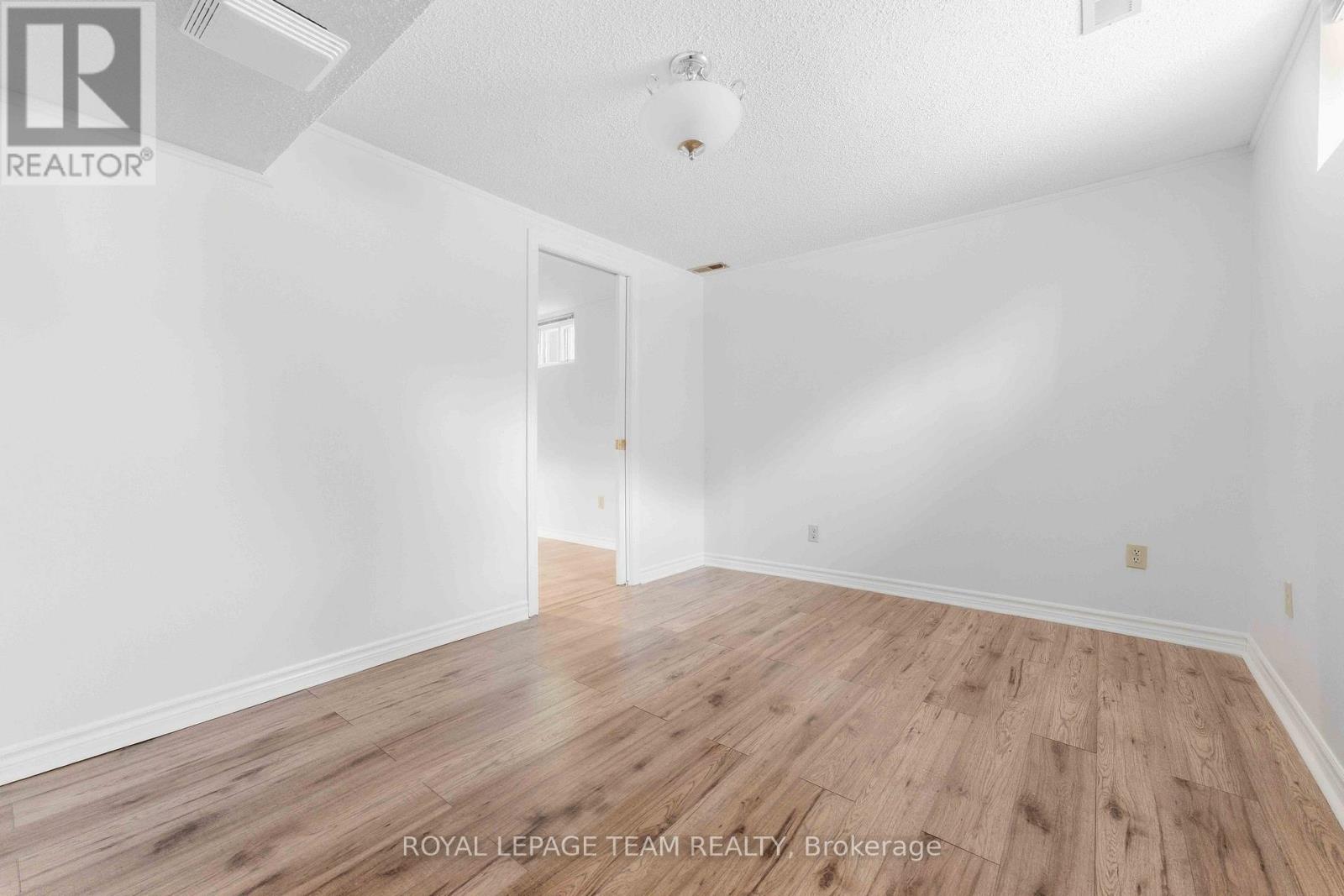 1515 VALMARIE AVENUE - 28