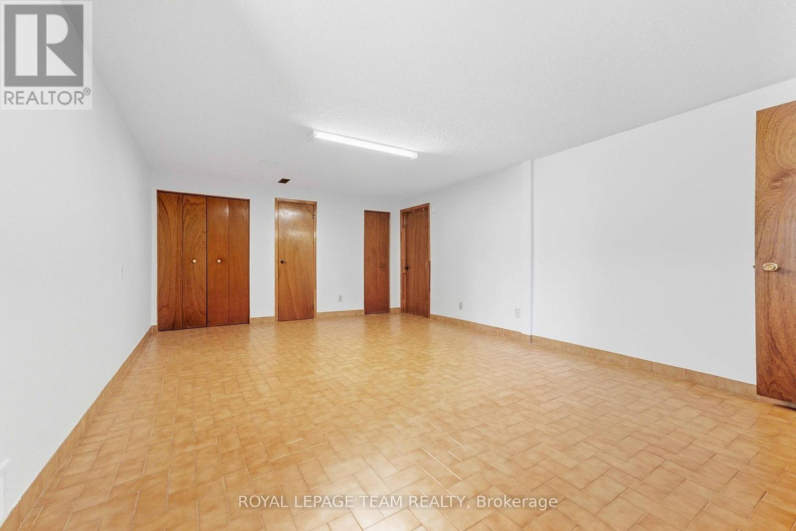 1515 VALMARIE AVENUE - 40