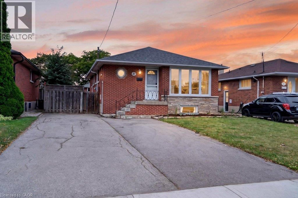 Photo of 40 CLARENDON Avenue