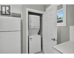 Primary Bedroom - 40 Clarendon Avenue, Hamilton, ON L9A3A1 Photo 10