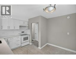 Living room - 40 Clarendon Avenue, Hamilton, ON L9A3A1 Photo 12