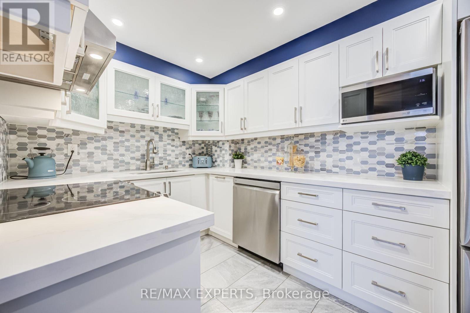 1104 - 130 NEPTUNE DRIVE, Toronto (Englemount-Lawrence) — photo 6