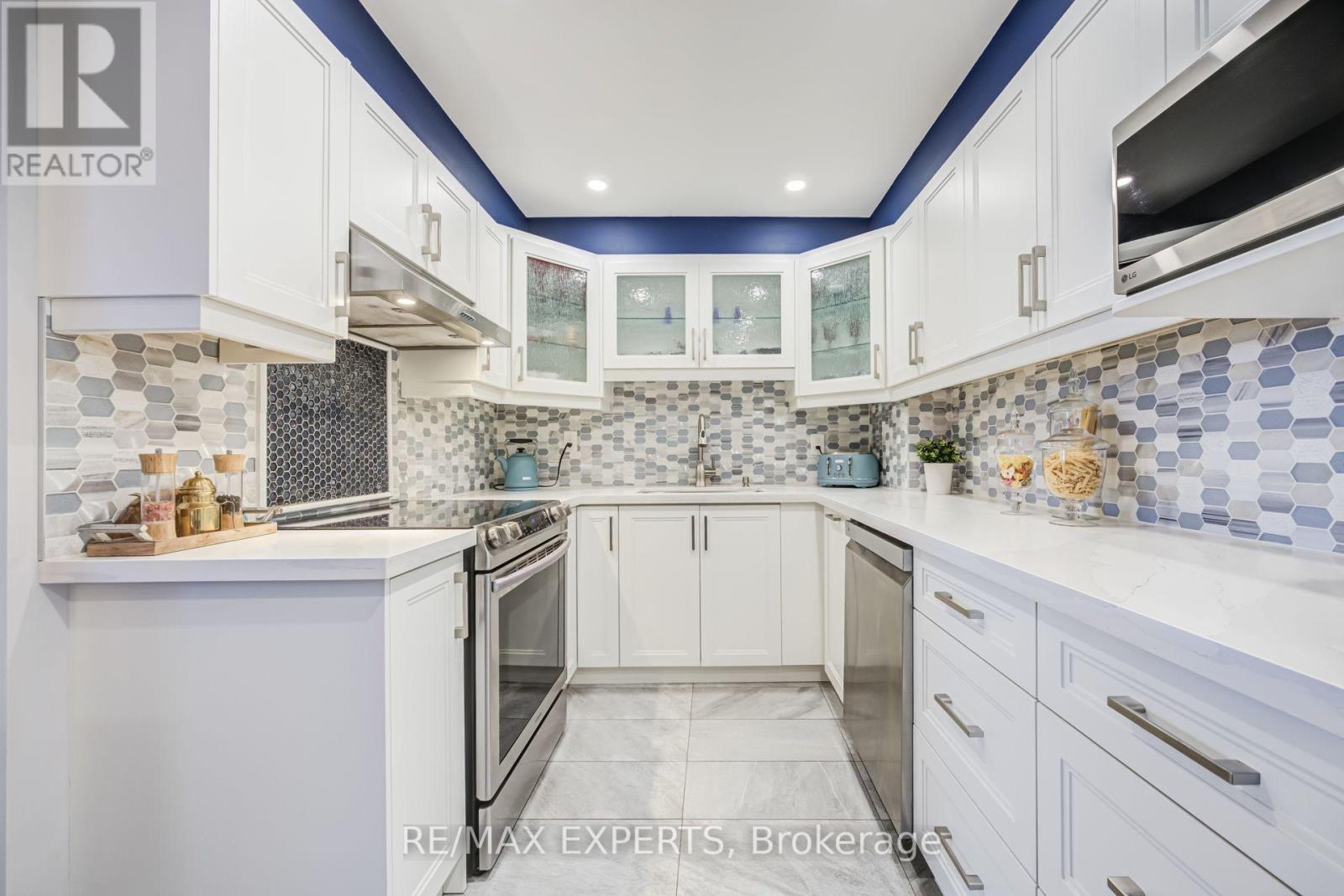 1104 - 130 NEPTUNE DRIVE, Toronto (Englemount-Lawrence) — photo 7