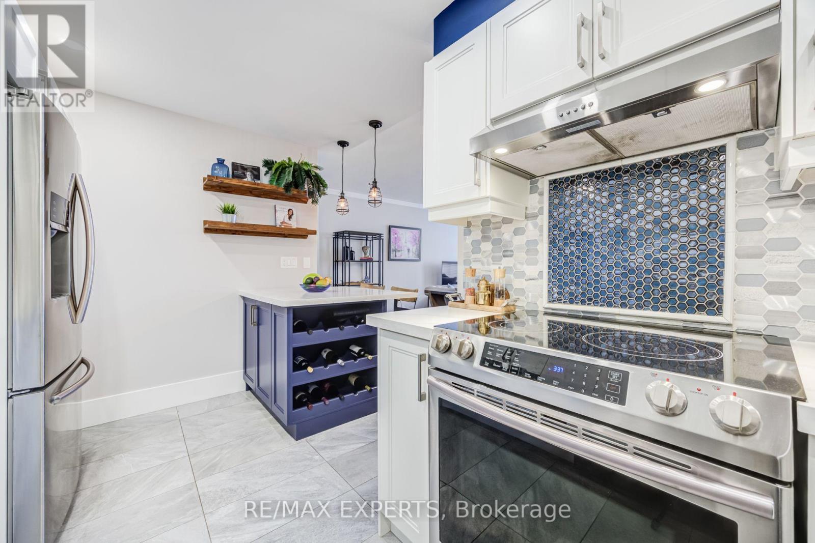 1104 - 130 NEPTUNE DRIVE, Toronto (Englemount-Lawrence) — photo 8