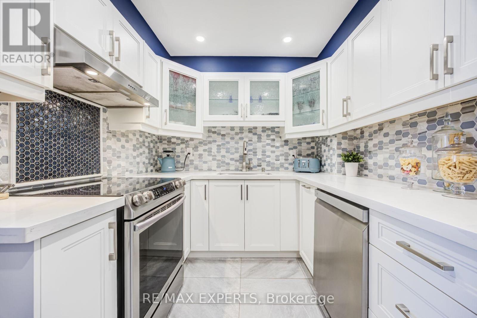 1104 - 130 NEPTUNE DRIVE, Toronto (Englemount-Lawrence) — photo 9