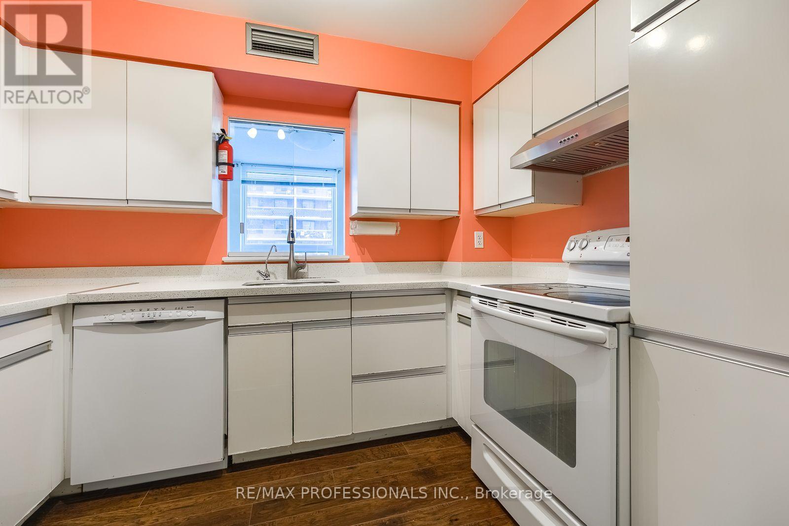 207 - 11 THORNCLIFFE PK DRIVE, Toronto (Thorncliffe Park) — photo 9