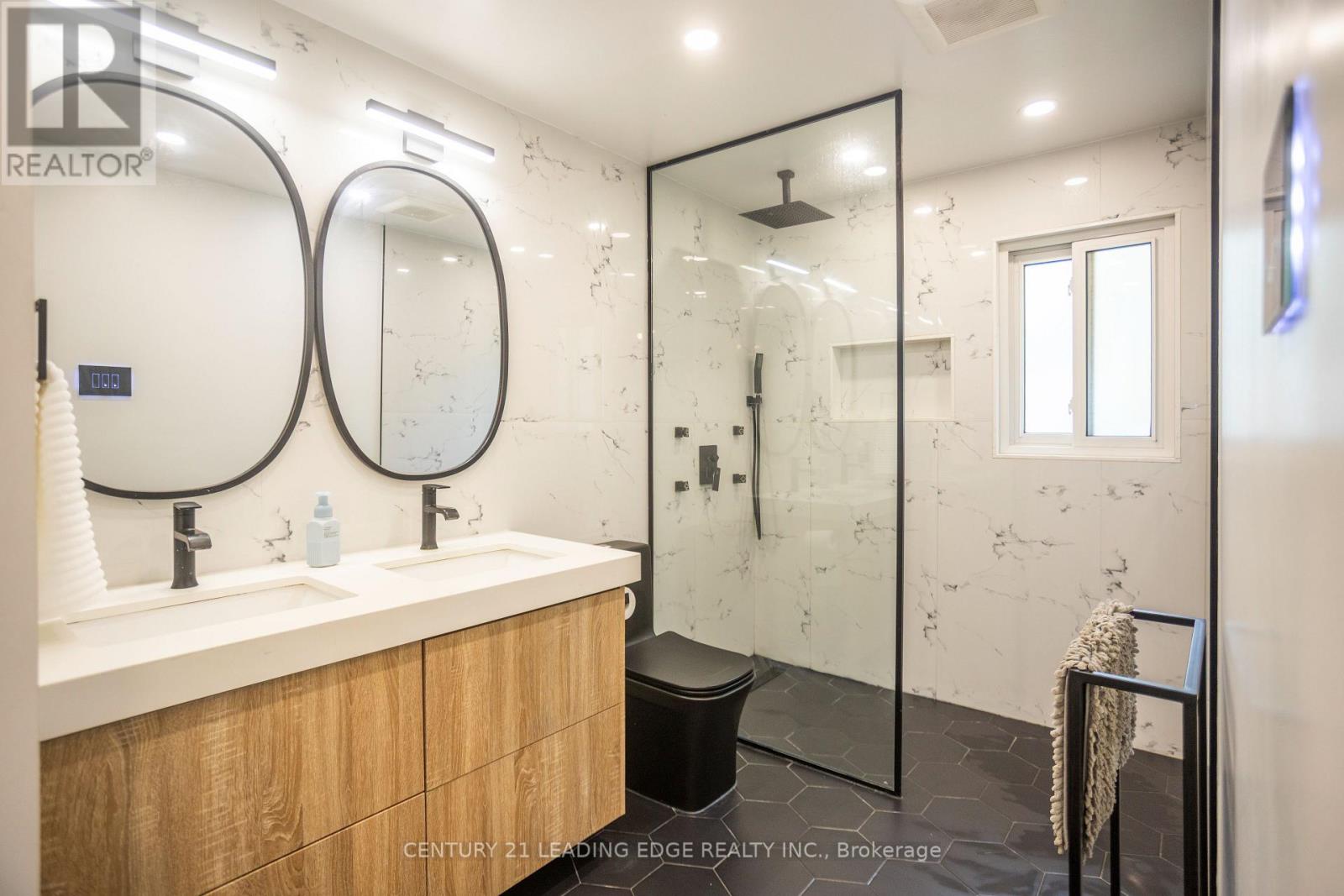 912 VISTULA DRIVE - 30