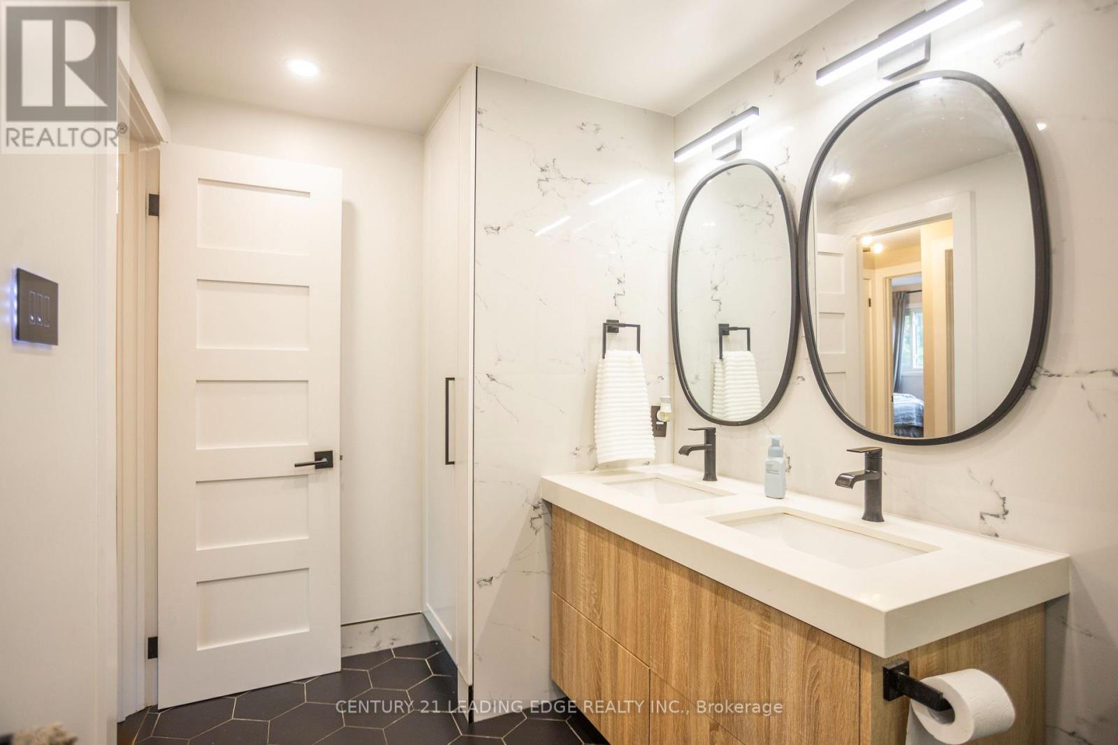912 VISTULA DRIVE - Image 31