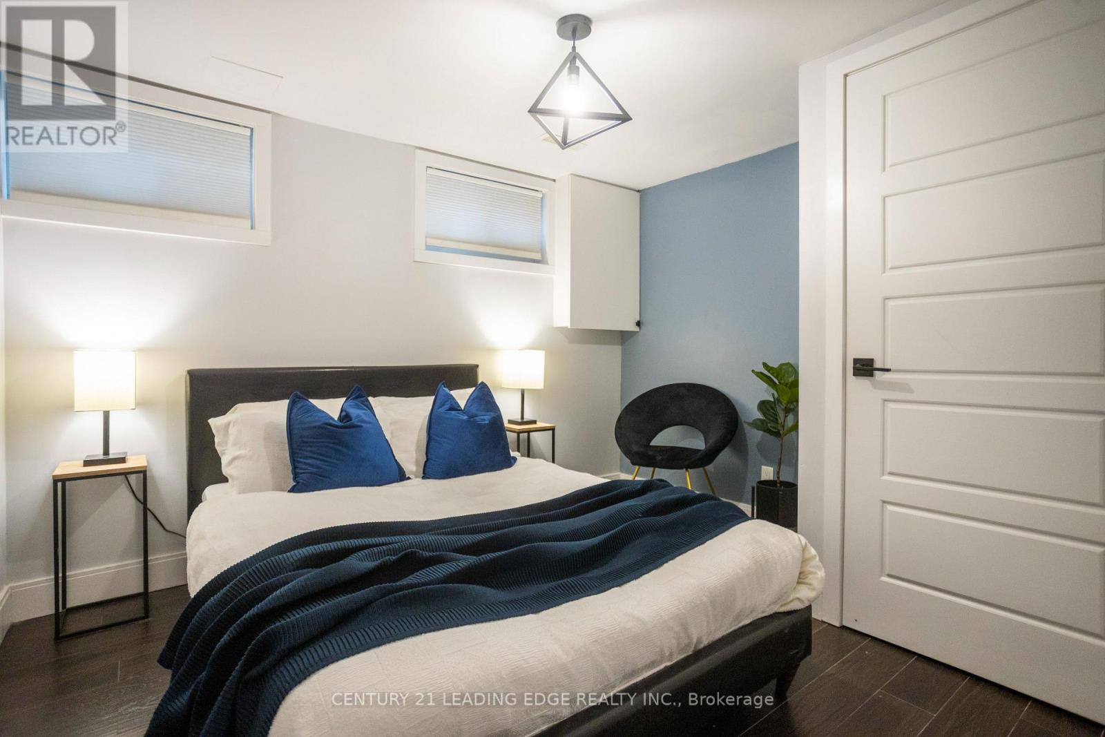 912 VISTULA DRIVE - 41