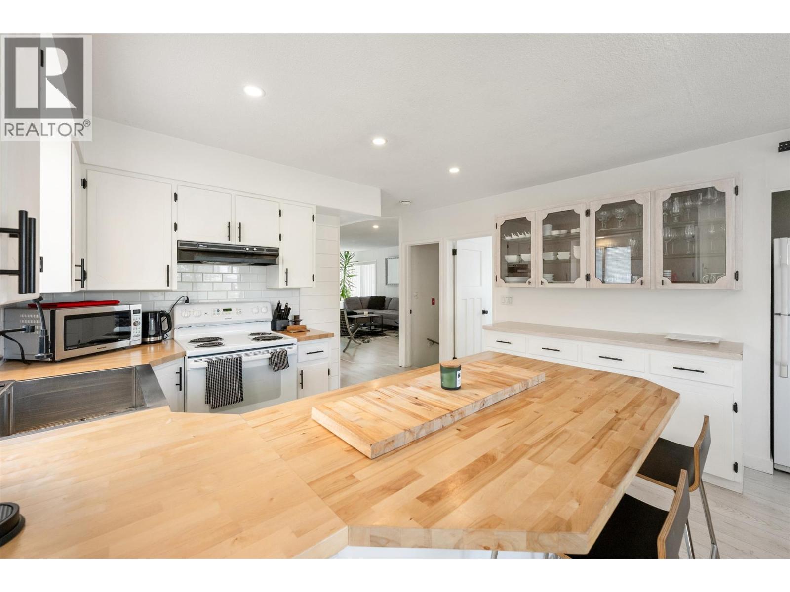 637 Alexander Avenue, Penticton