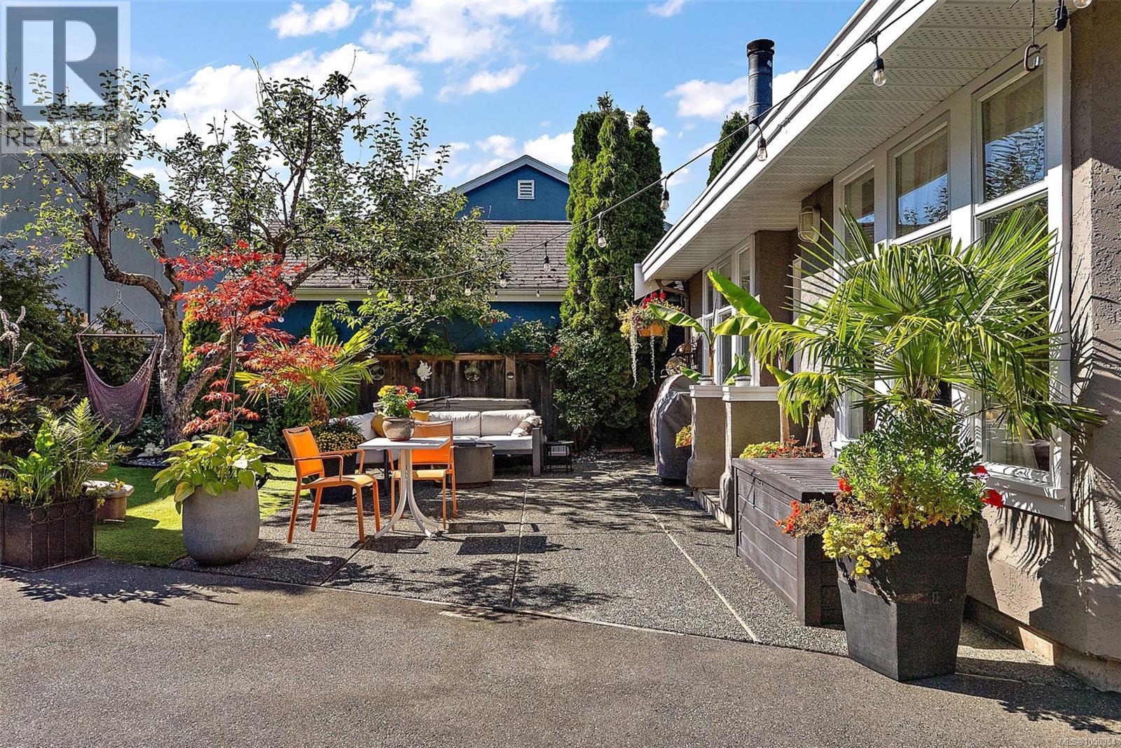  1109 Caledonia Avenue, Victoria