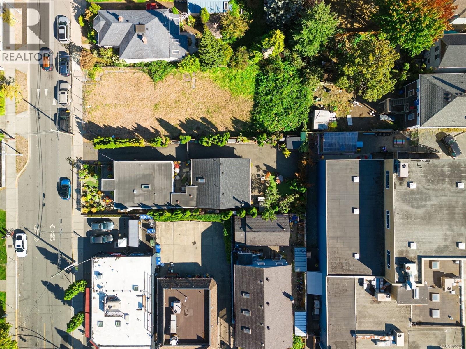  1109 Caledonia Avenue, Victoria
