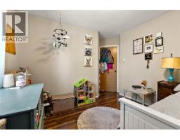 1109 Caledonia Ave, Victoria, BC V8T1E9 Photo 15