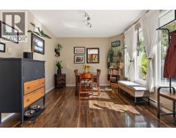 Living room - 1109 Caledonia Ave, Victoria, BC V8T1E9 Photo 7