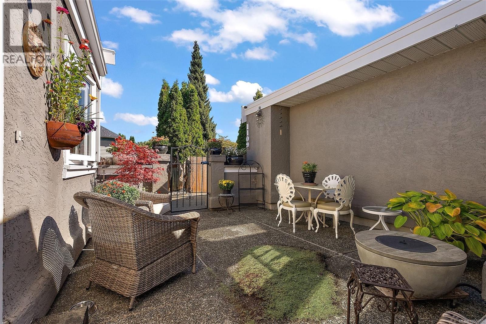  1111 Caledonia Avenue, Victoria