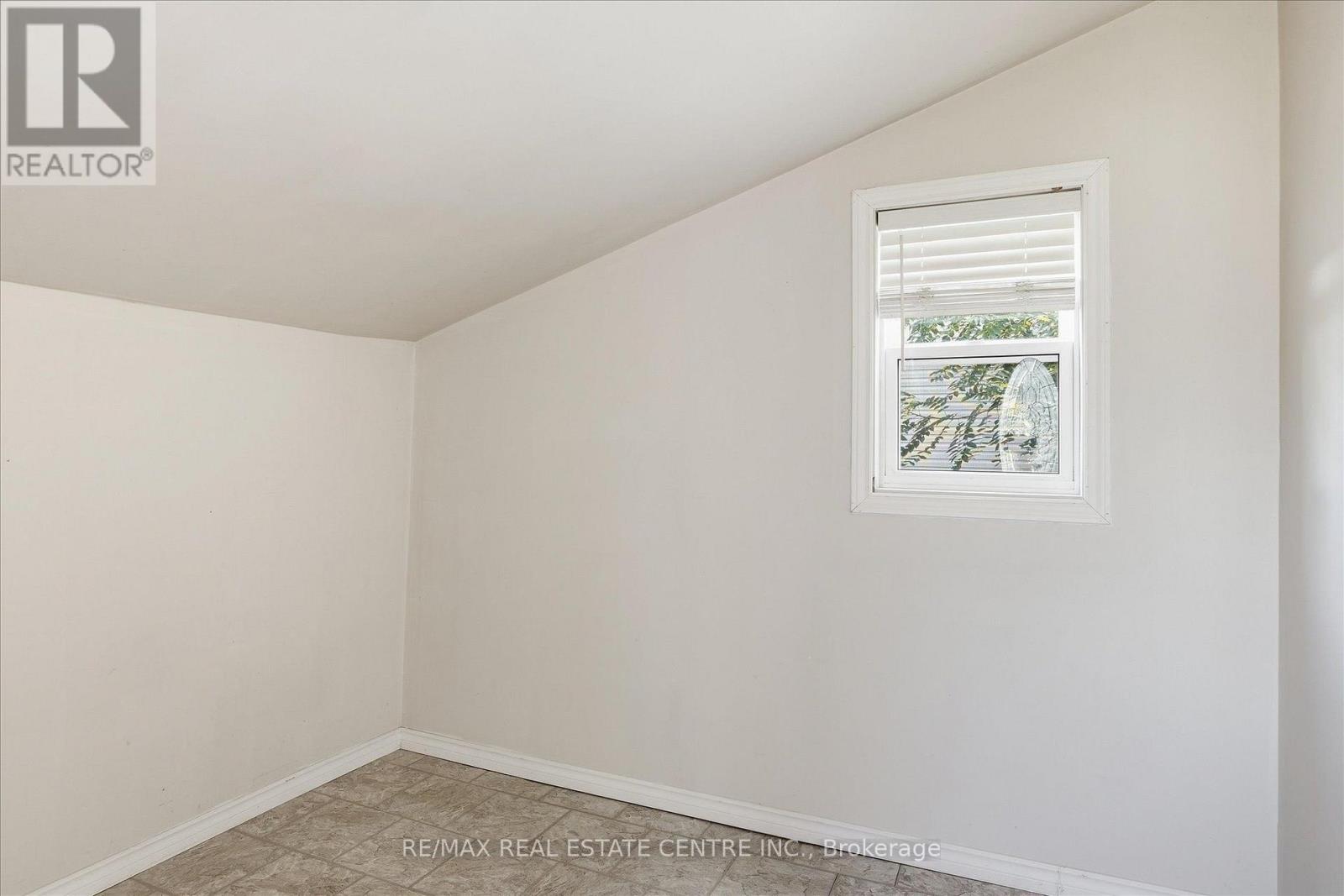 988 HIGH STREET - 18