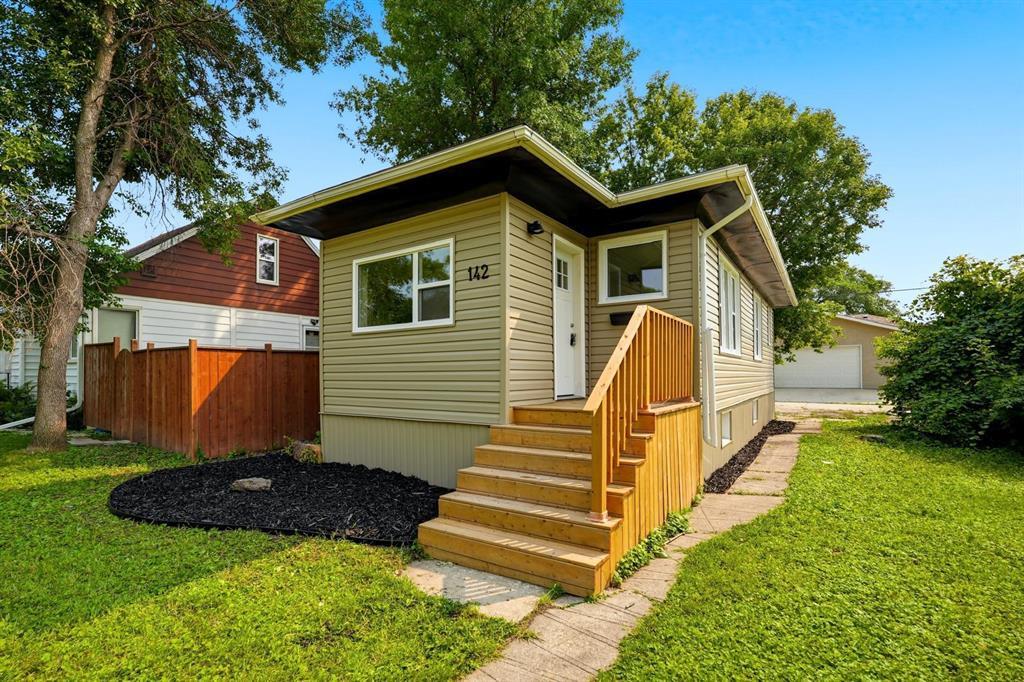 142 Kilbride Avenue, Winnipeg, Manitoba, R2V0Z8, Winnipeg, Manitoba — photo 1 of 5