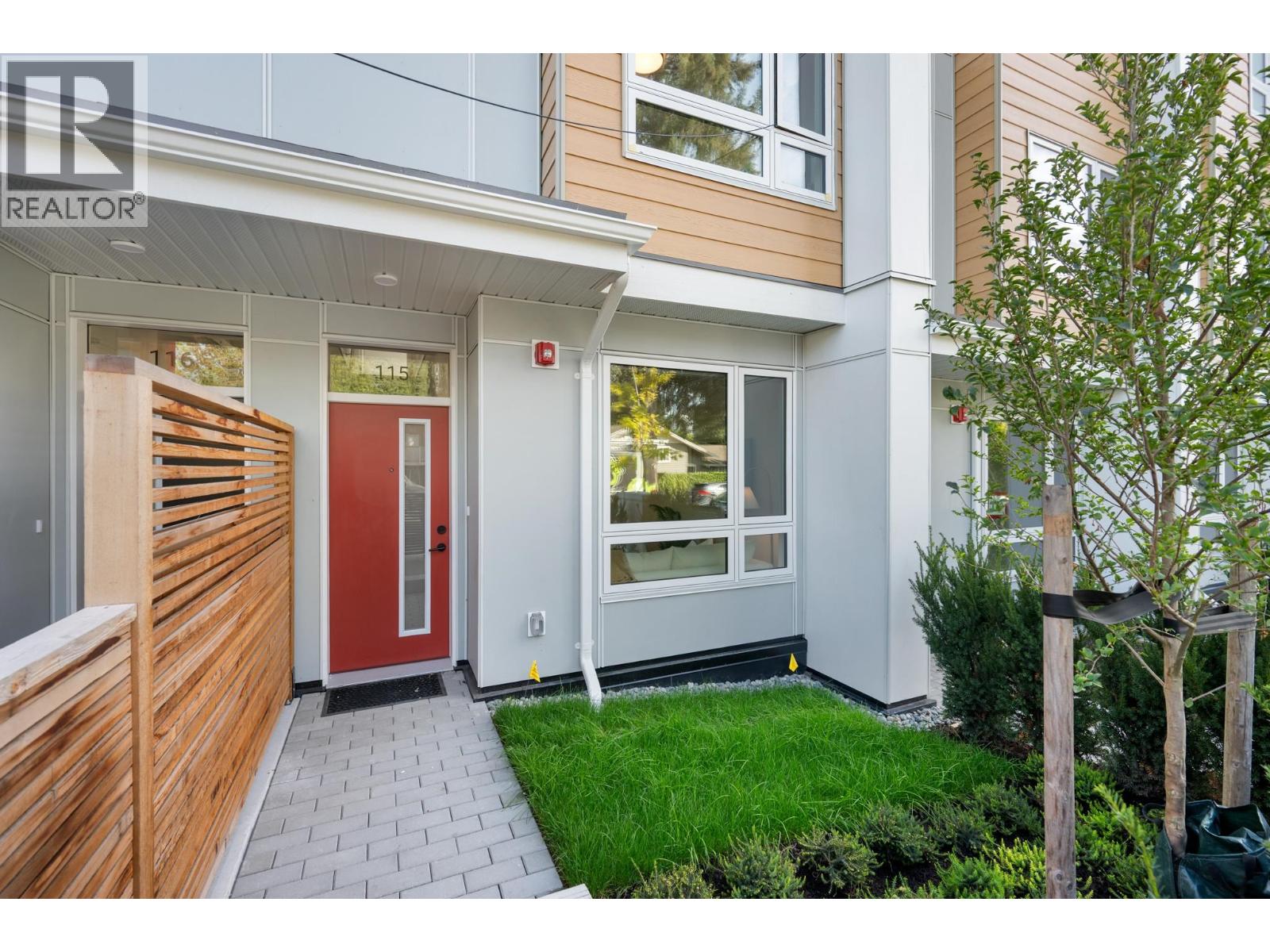 206 639 ASPEN STREET, Coquitlam - Image 1