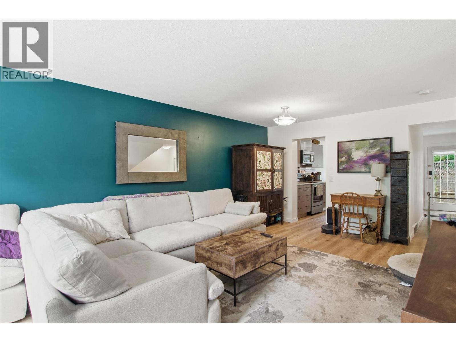 #52 2020 Robson Place - 4