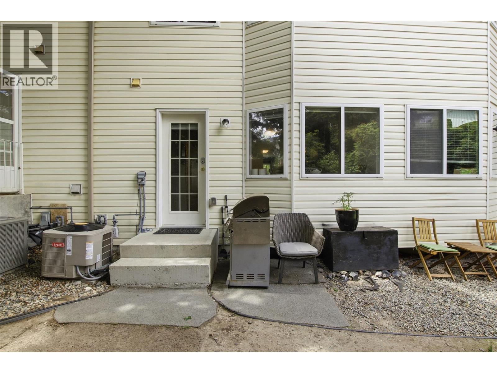 #52 2020 Robson Place - Image 14