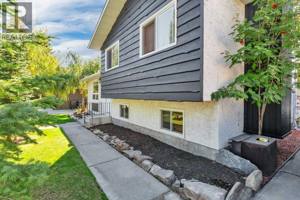 Listing photo – 54 Lakeview Crescent, Sylvan Lake