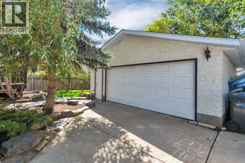 Listing photo – 54 Lakeview Crescent, Sylvan Lake