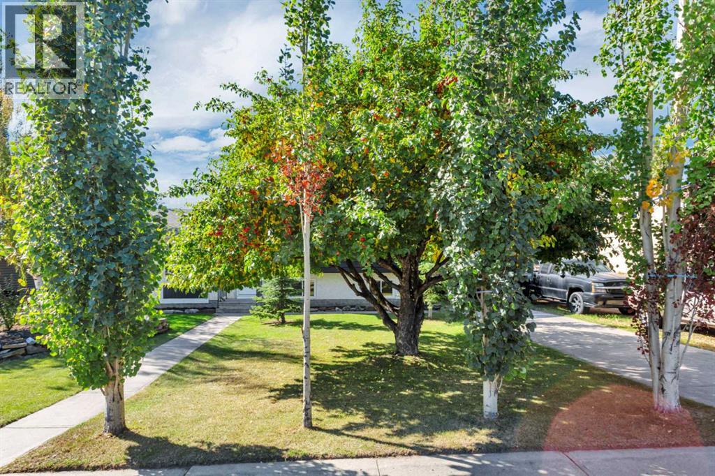 Listing photo – 54 Lakeview Crescent, Sylvan Lake