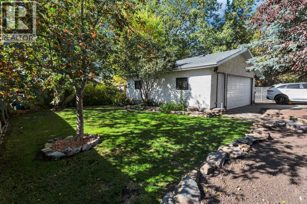 Listing photo – 54 Lakeview Crescent, Sylvan Lake