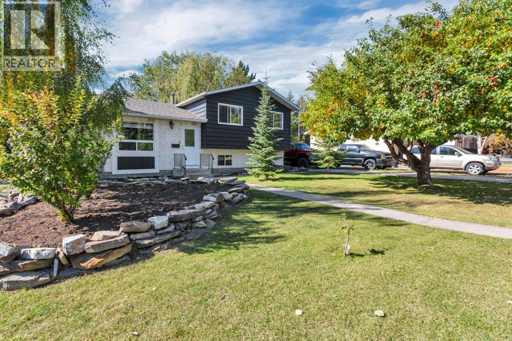 Listing photo – 54 Lakeview Crescent, Sylvan Lake
